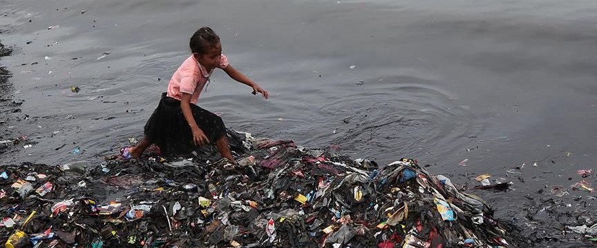 Pasifik çöp girdabında biriken plastik miktarı tahminlerin ötesinde