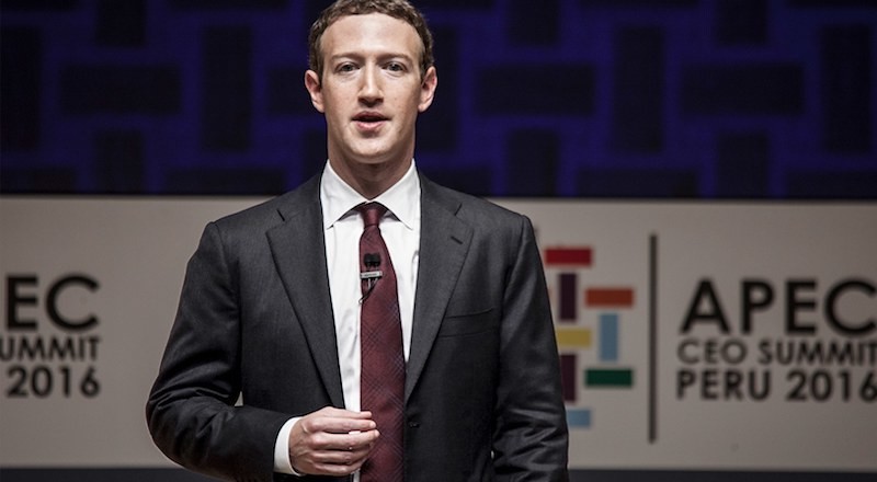 Zuckerberg Facebook’un telefonda mikrofonu açması konusunu açıklığa kavuşturdu